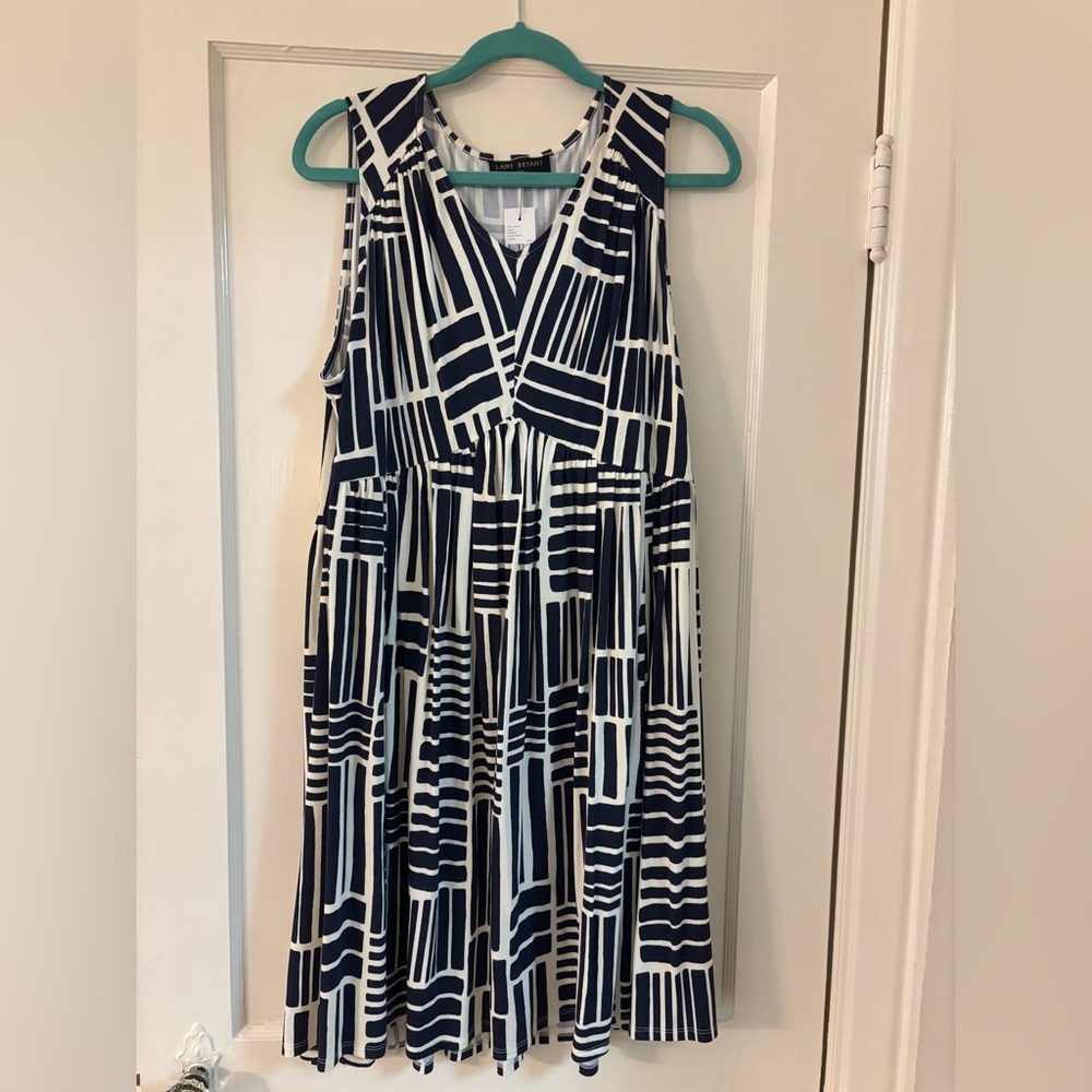 LANE BRYANT Navy/Cream V-Neck Easy Swing Dress in 18/20 - Picture 2 of 6
